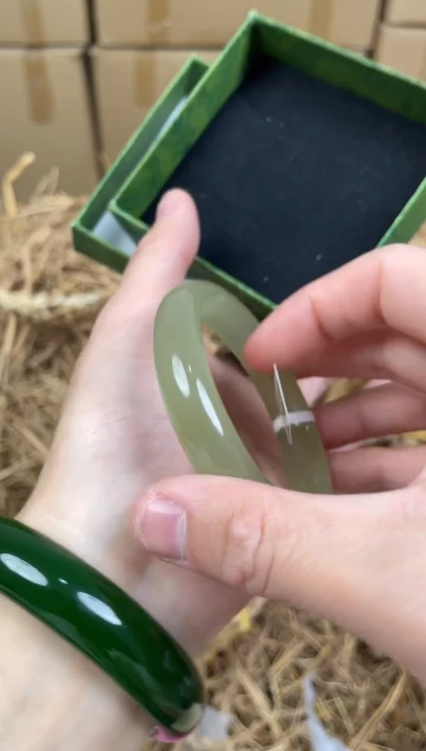 未镶嵌手镯石英质玉D1002