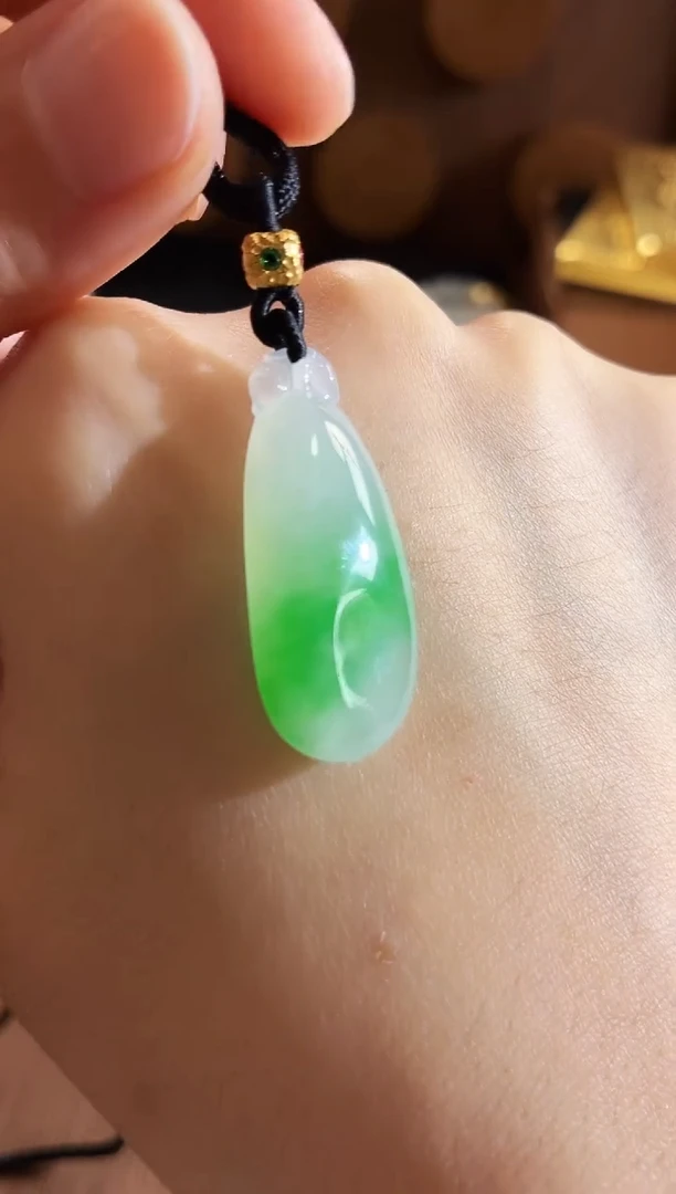 颈饰未镶嵌翡翠吊坠
