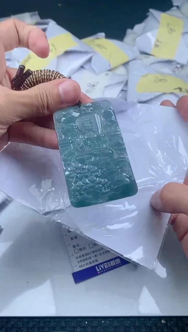 翡翠未镶嵌颈饰