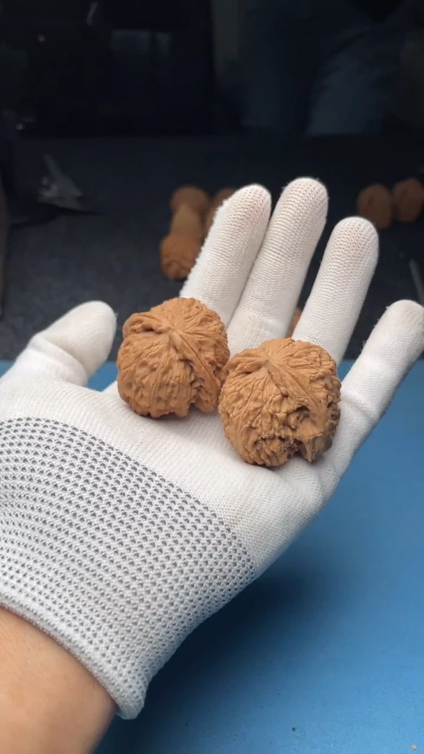 桃核吊坠a72  白狮子 40尺