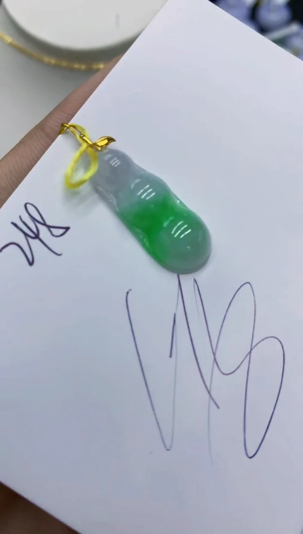 翡翠18K金镶嵌颈饰11111111111