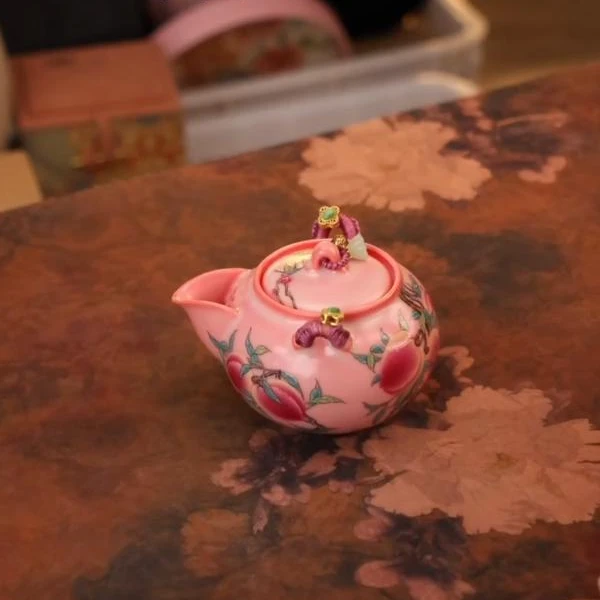 粉黛佳人猪油冻九桃编织手抓壶 A11264