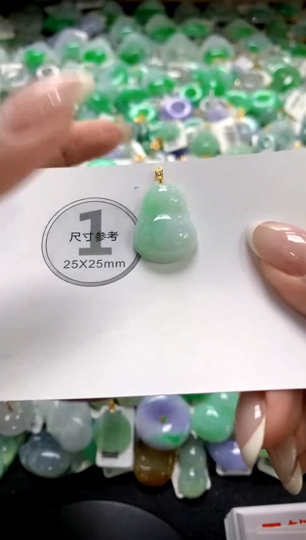 翡翠18K金镶嵌颈饰1111111111111111