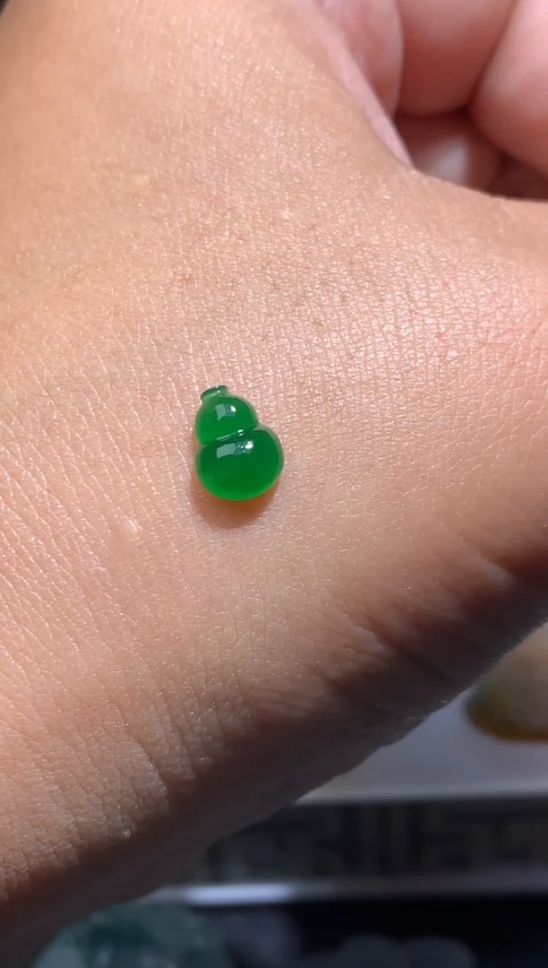 未镶嵌定制翡翠毛货8.4-7-3.3