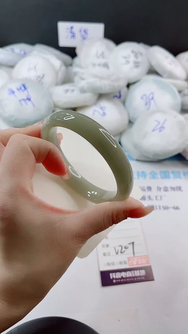 未镶嵌手镯石英质玉多样性发货V207-65