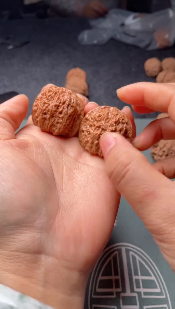 把件文玩核桃w298  血麒麟 36尺