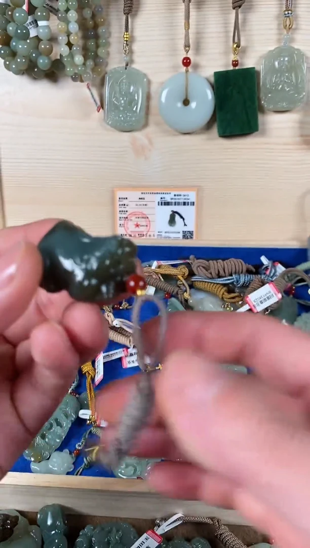 颈饰未镶嵌和田玉1