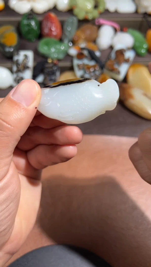 未镶嵌和田玉把件秋****.和田玉