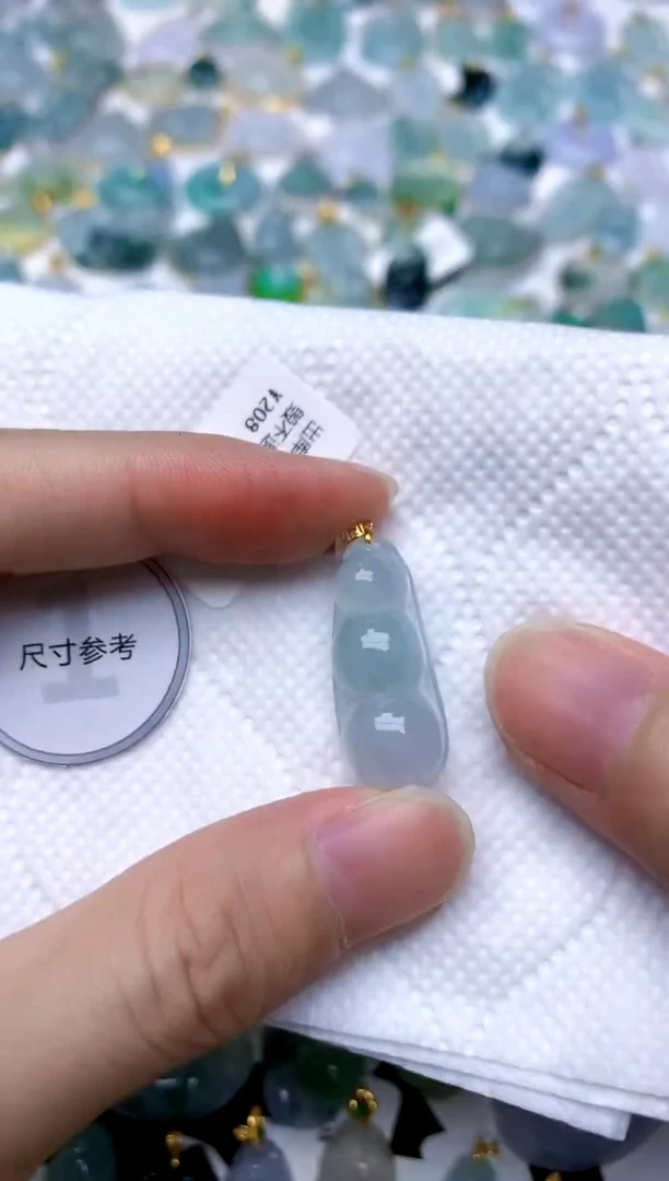 颈饰18K金镶嵌翡翠天然A货翡翠