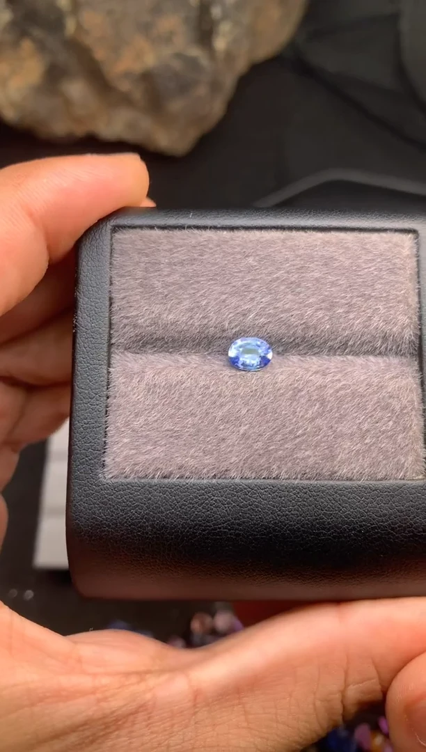 未镶嵌未镶嵌定制蓝宝石茜**主79分无烧蓝宝石
