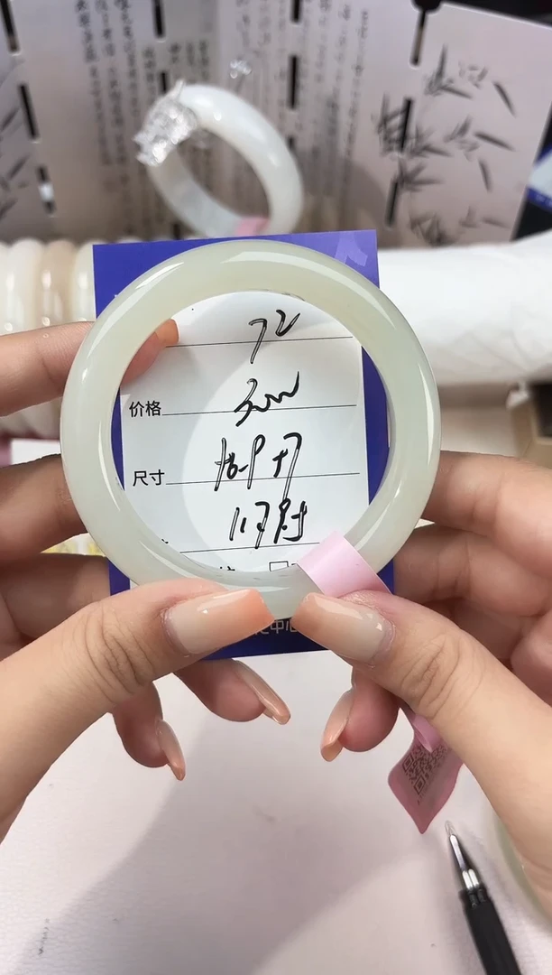 未镶嵌手镯和田玉是**吖高冰晴72
