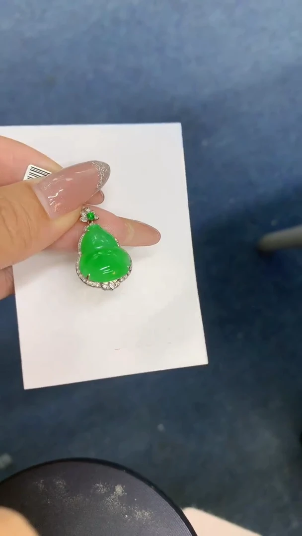 颈饰18K金镶嵌翡翠1