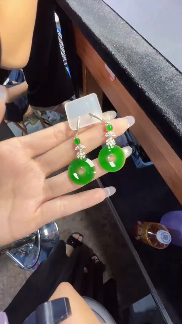 定制翡翠未镶嵌耳钉1
