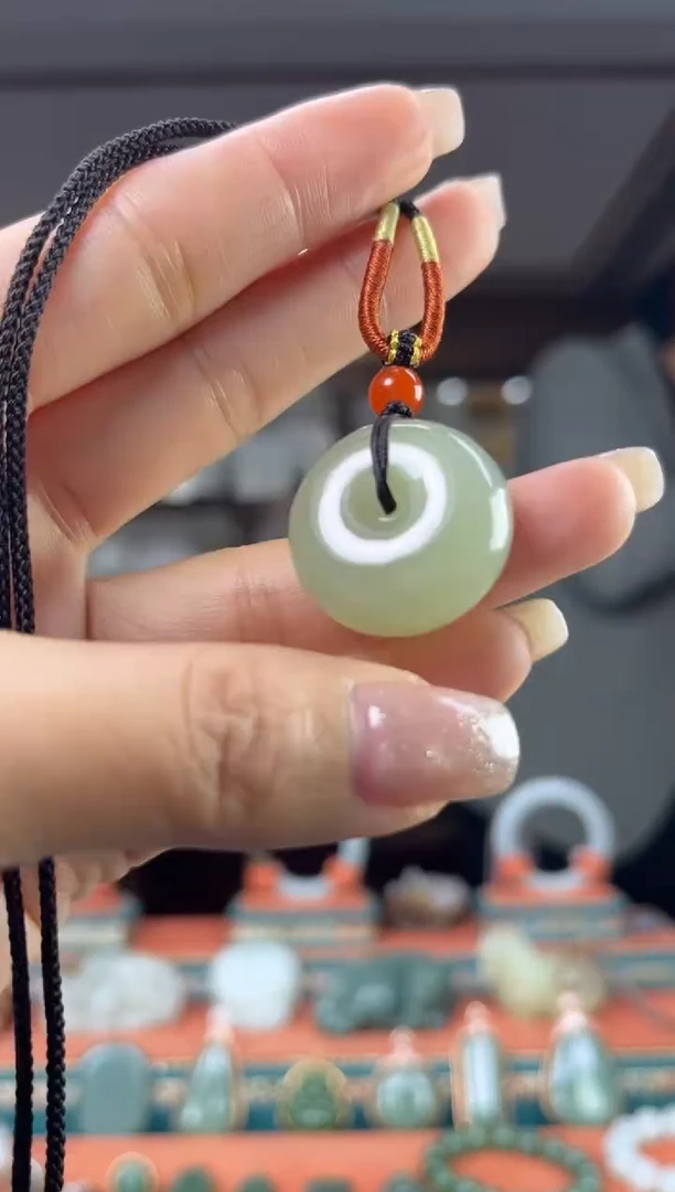 颈饰未镶嵌和田玉佩佩