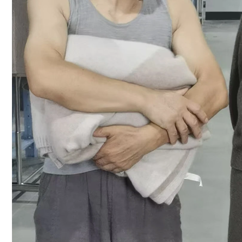 100% 山羊绒毛毯撞色方格款25106