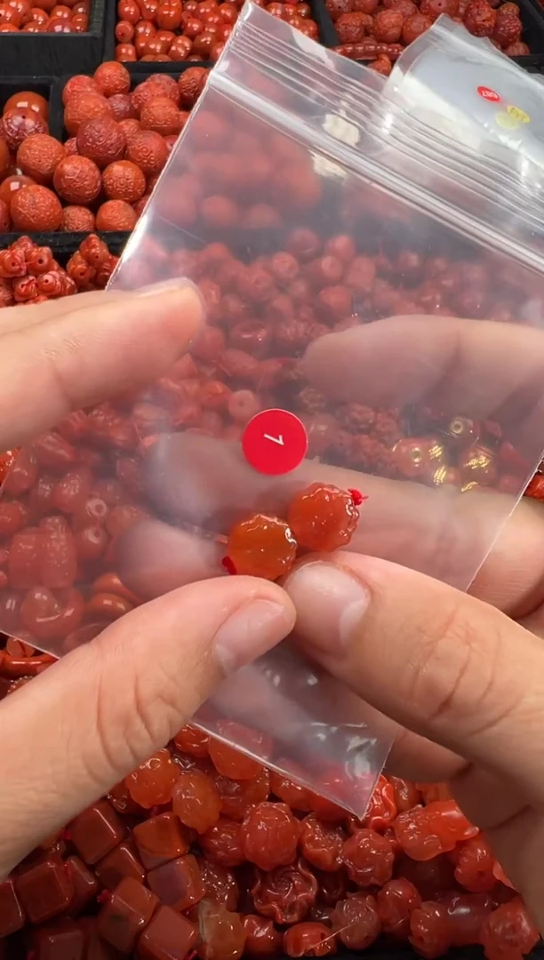 南红玛瑙未镶嵌颈饰1
