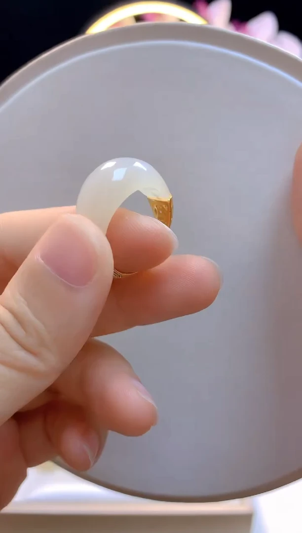 银S925镶嵌戒指和田玉白玉大班戒指