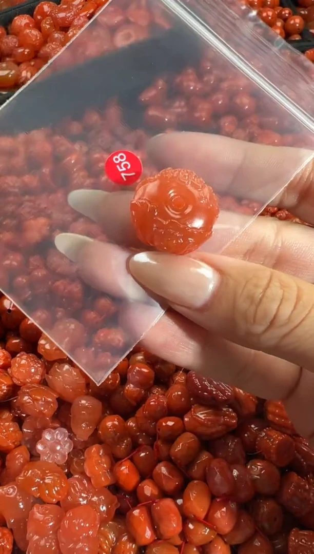 颈饰未镶嵌南红玛瑙1