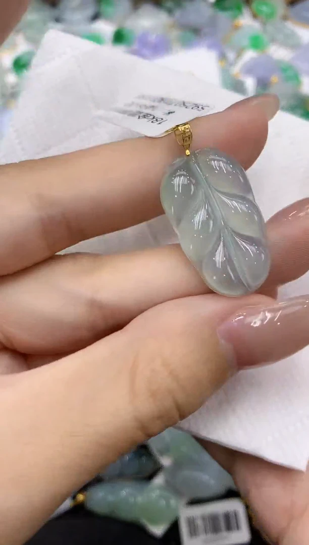 翡翠18K金镶嵌颈饰111111111111