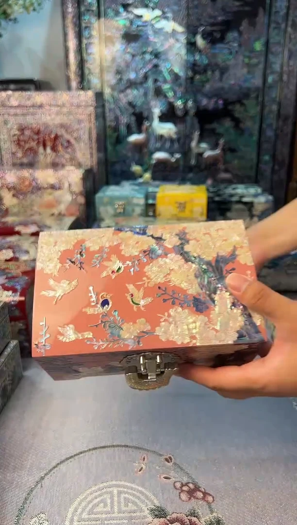 鱼锁绒布底·弘贝雅螺钿漆器文化馆