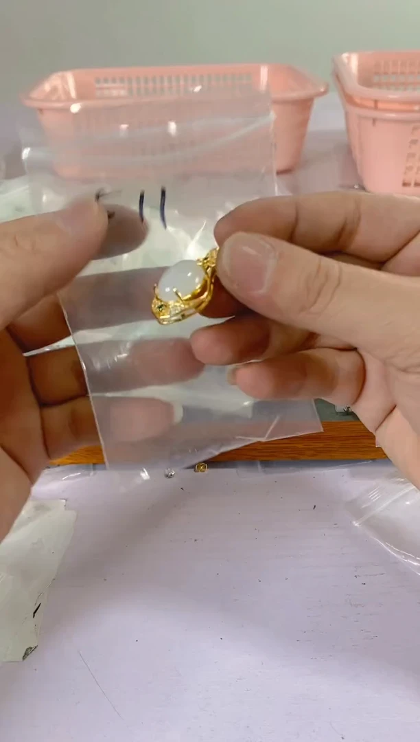 【闪购商品】水晶颈饰银S925镶嵌511红宝，蓝宝，多样性发一件赠链