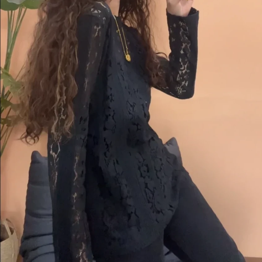 museguhui/木色古汇82529#时尚百搭休闲气质圆领镂空花打底衫