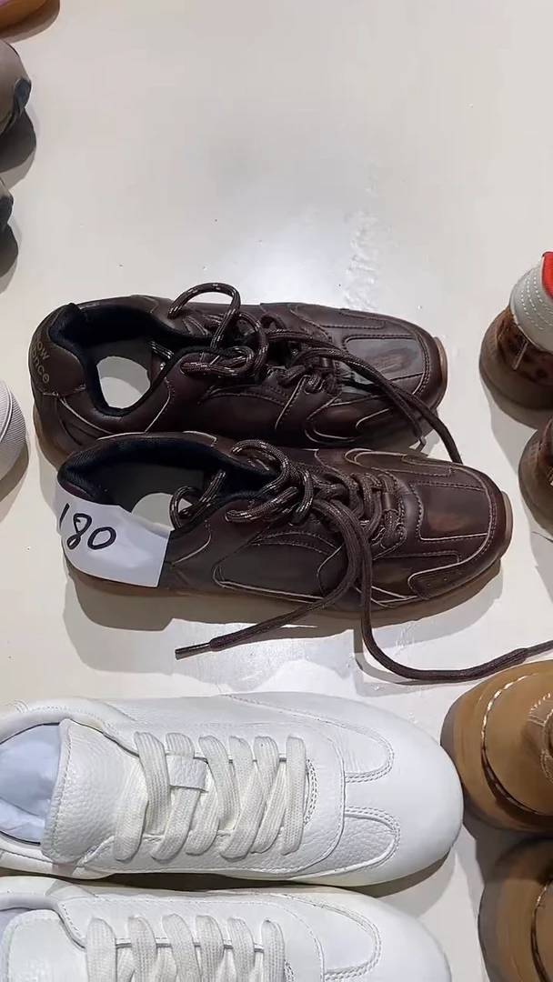 M*棕色皮运动鞋35码180