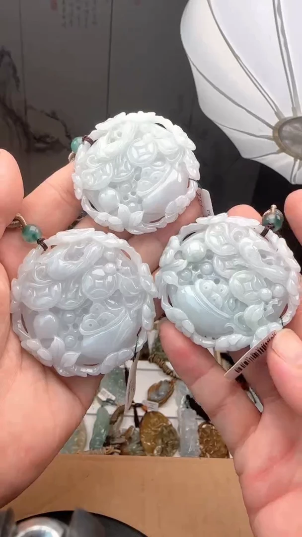 颈饰未镶嵌翡翠天然翡翠多样性发其一（花鸟古钱）