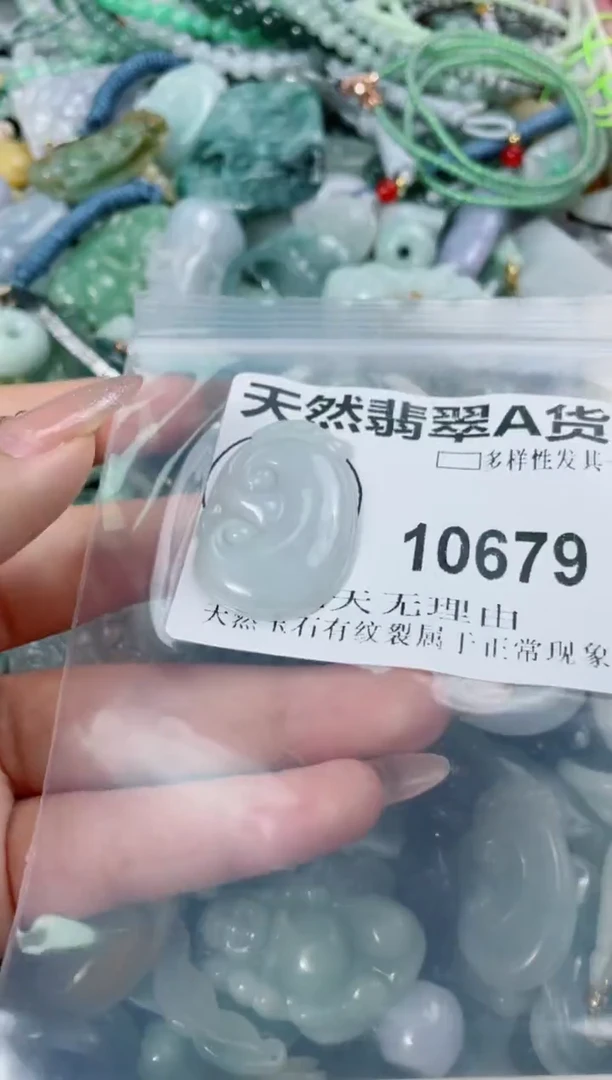 翡翠未镶嵌颈饰10679