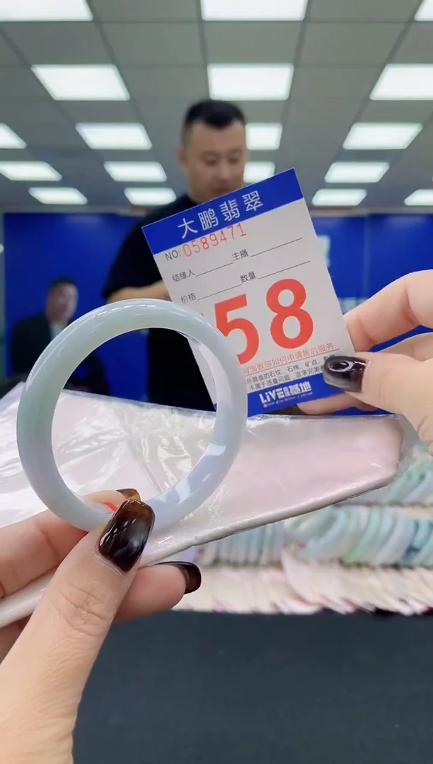 未镶嵌手镯翡翠多样性发其一