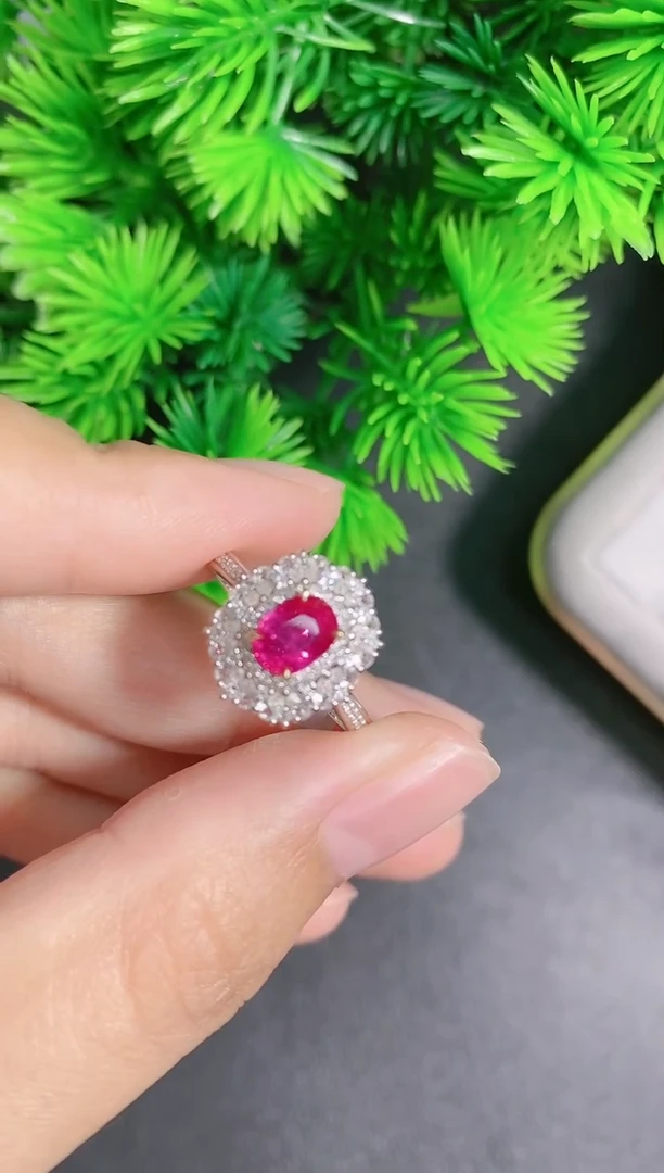 18K金镶嵌18K金戒指红宝石.