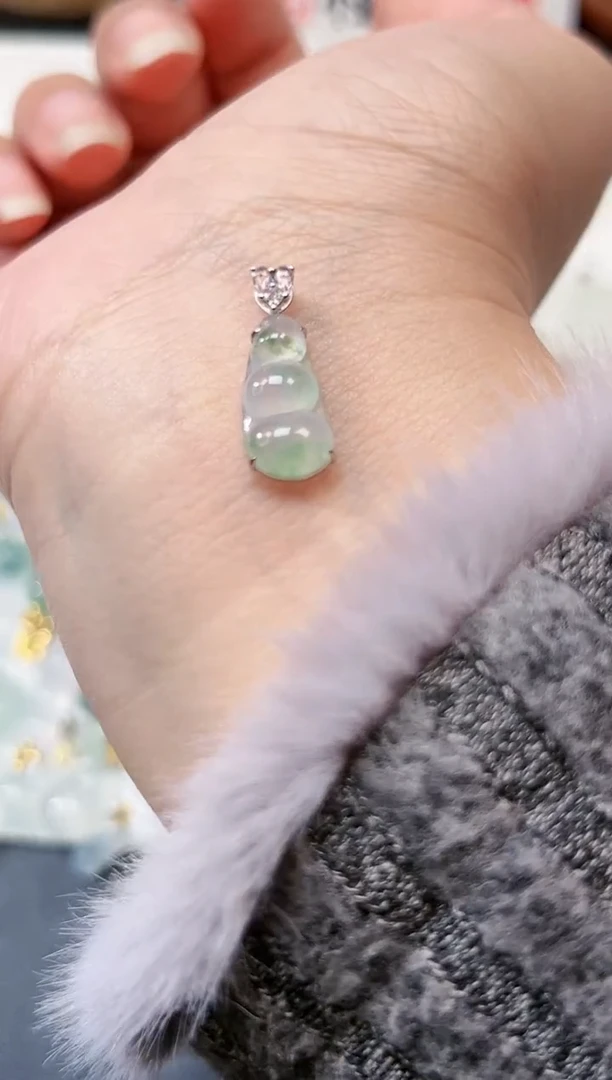 【闪购商品】翡翠颈饰18K金镶嵌15豆子