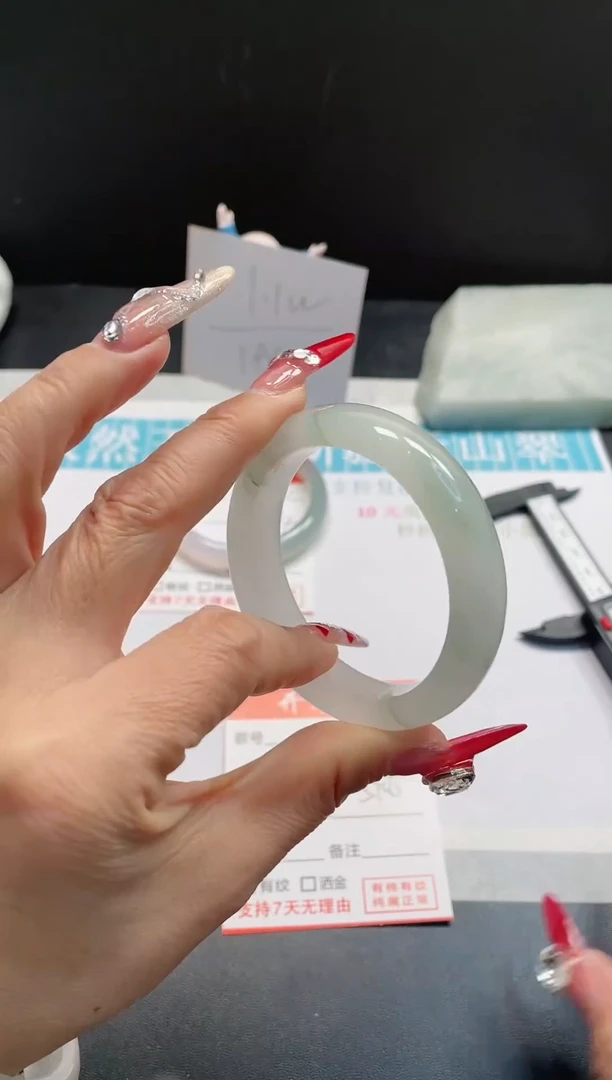 【闪购商品】石英质玉手镯未镶嵌193