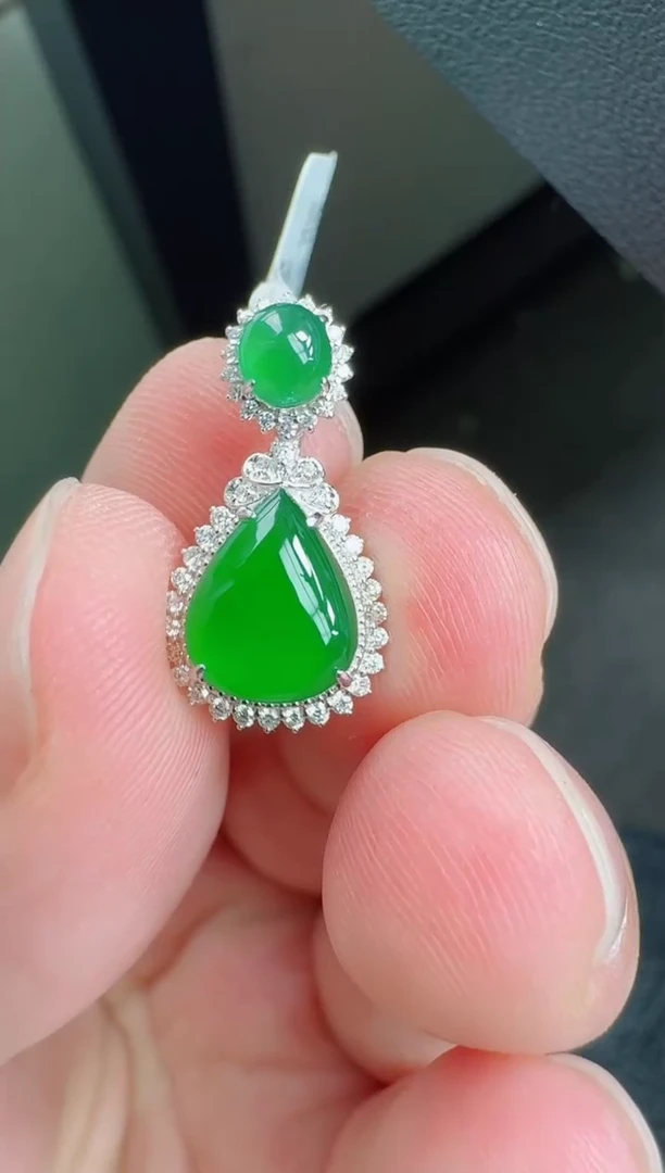 颈饰18K金镶嵌翡翠柠****妖寄售回流，不退不换