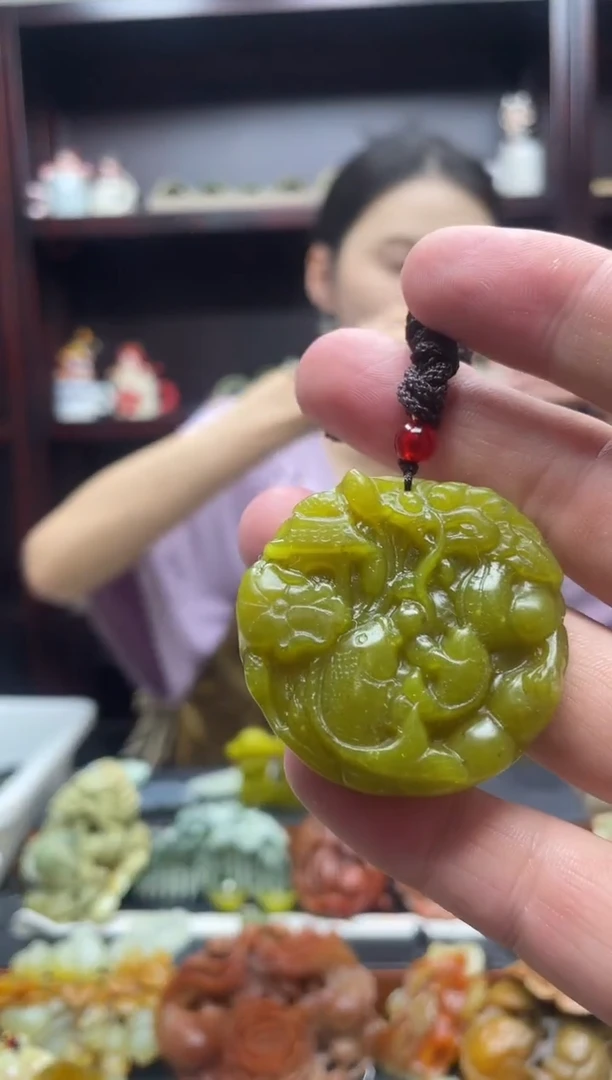 岫玉未镶嵌吊坠·