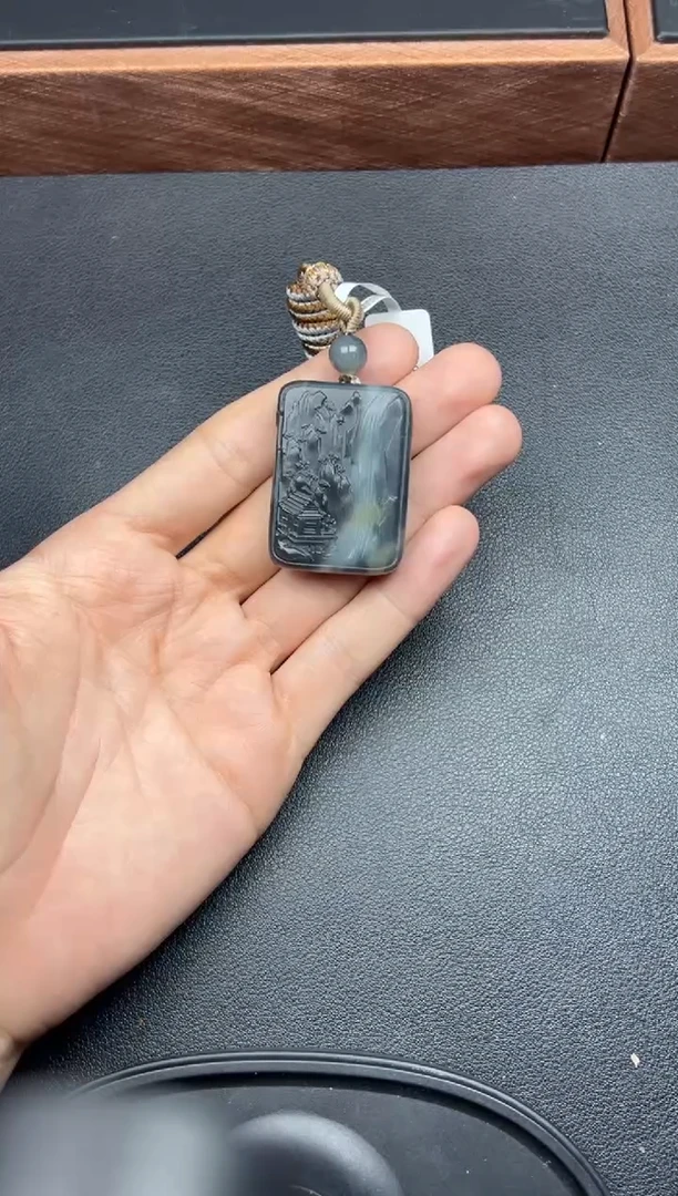 吊坠(赠链)未镶嵌和田玉若羌微色差吊坠