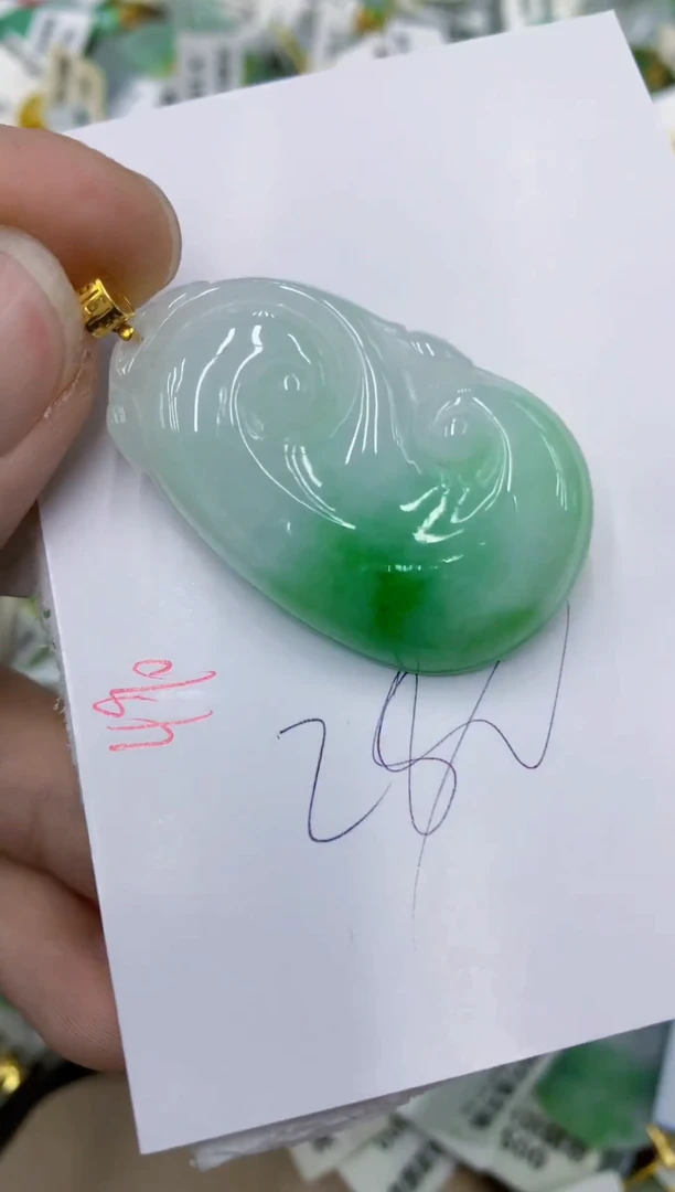 颈饰18K金镶嵌翡翠1111111111111