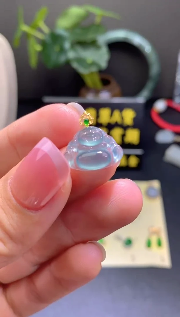 翡翠18K金镶嵌颈饰翡翠吊坠