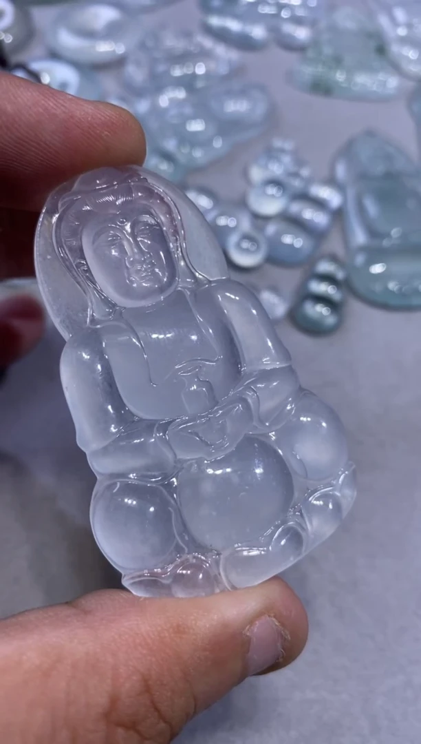 颈饰未镶嵌翡翠观音20000  58.9  36.1  4.8