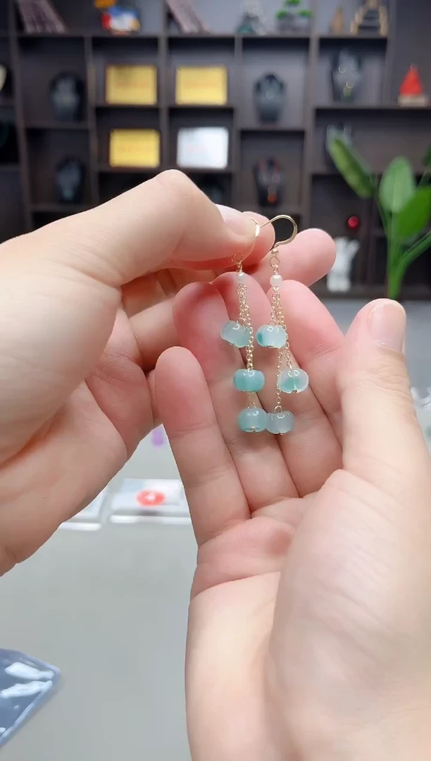 未镶嵌石英质玉（天山翠）耳钉712000