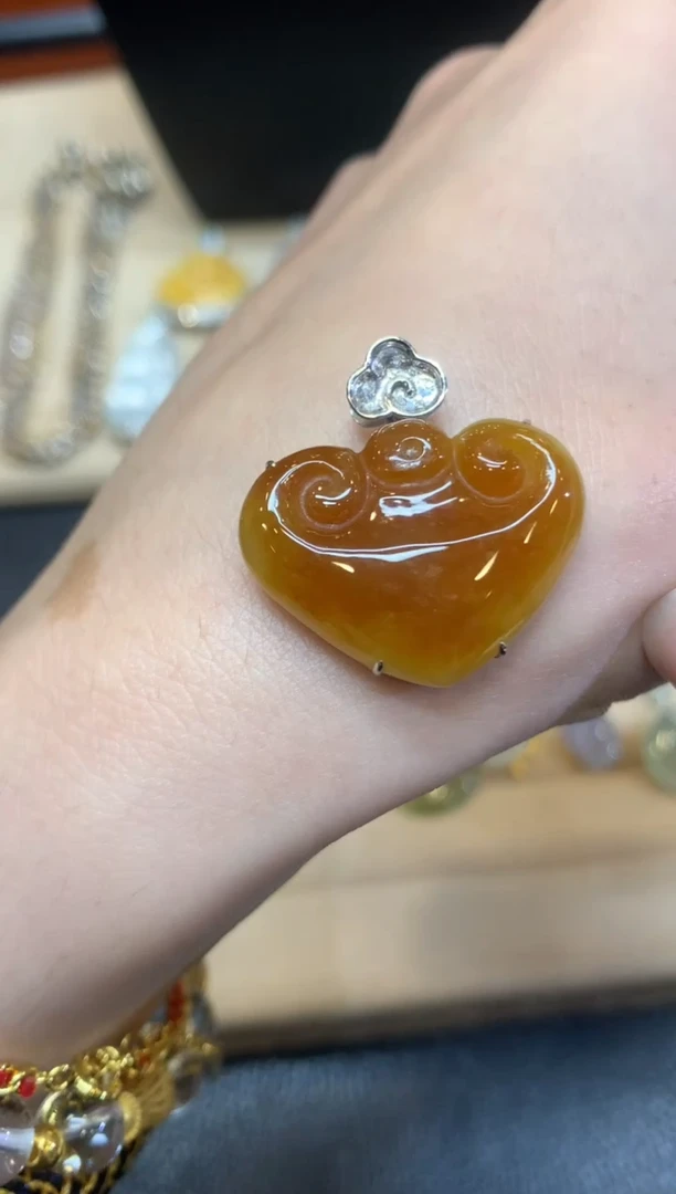 翡翠18K金镶嵌颈饰如意【无服务费】