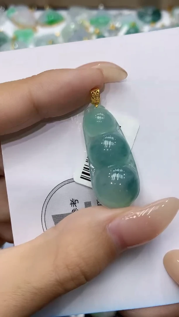 颈饰18K金镶嵌翡翠111111111111