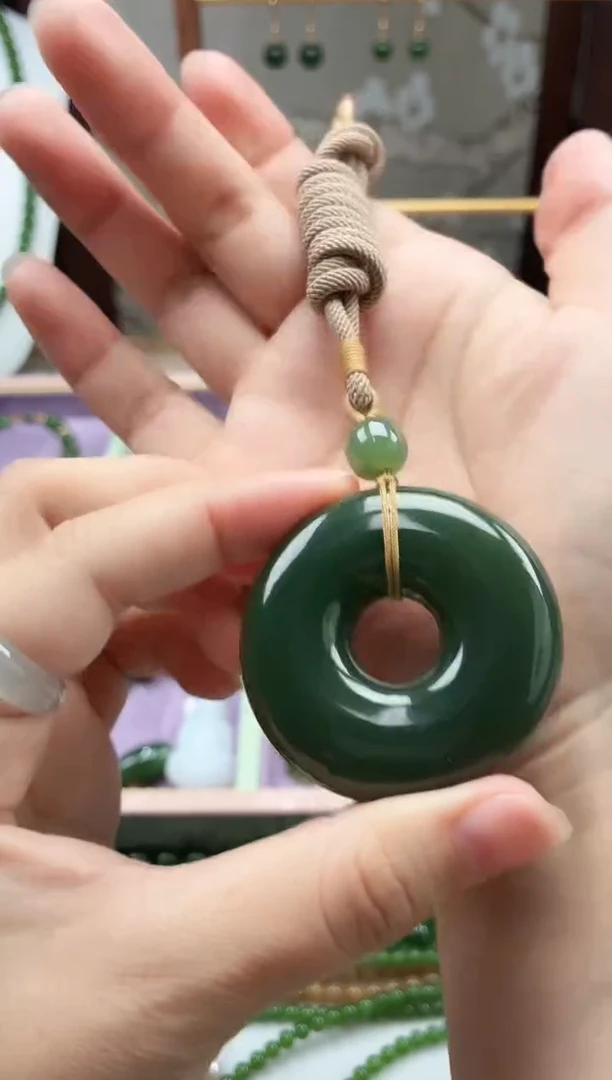 吊坠(不含链)未镶嵌和田玉（碧玉）大平安环吊坠