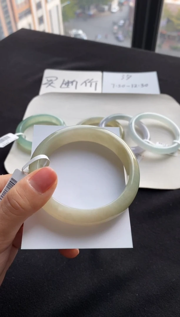 【闪购商品】翡翠手镯未镶嵌57正圈--不退不换