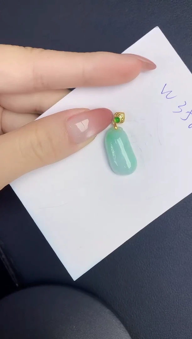 翡翠未镶嵌颈饰缅甸天然翡翠A货