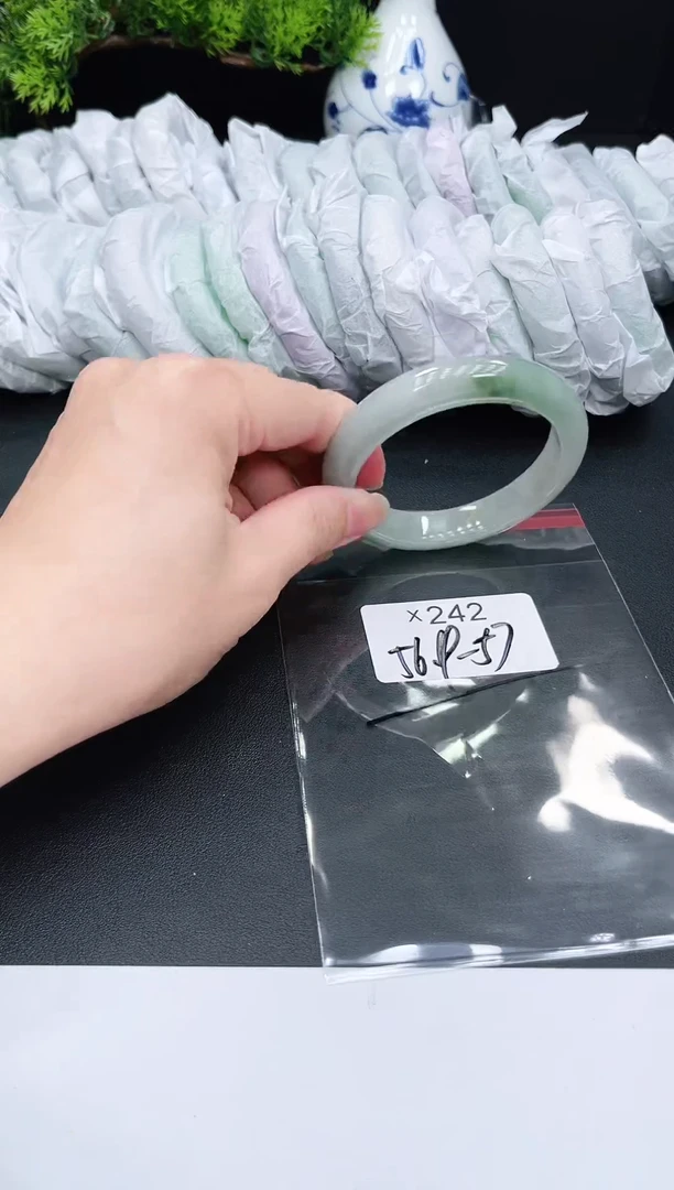 未镶嵌手镯翡翠242