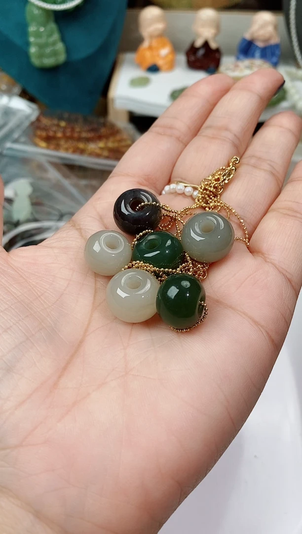 吊坠(赠链)未镶嵌和田玉A41随机多样性发其一