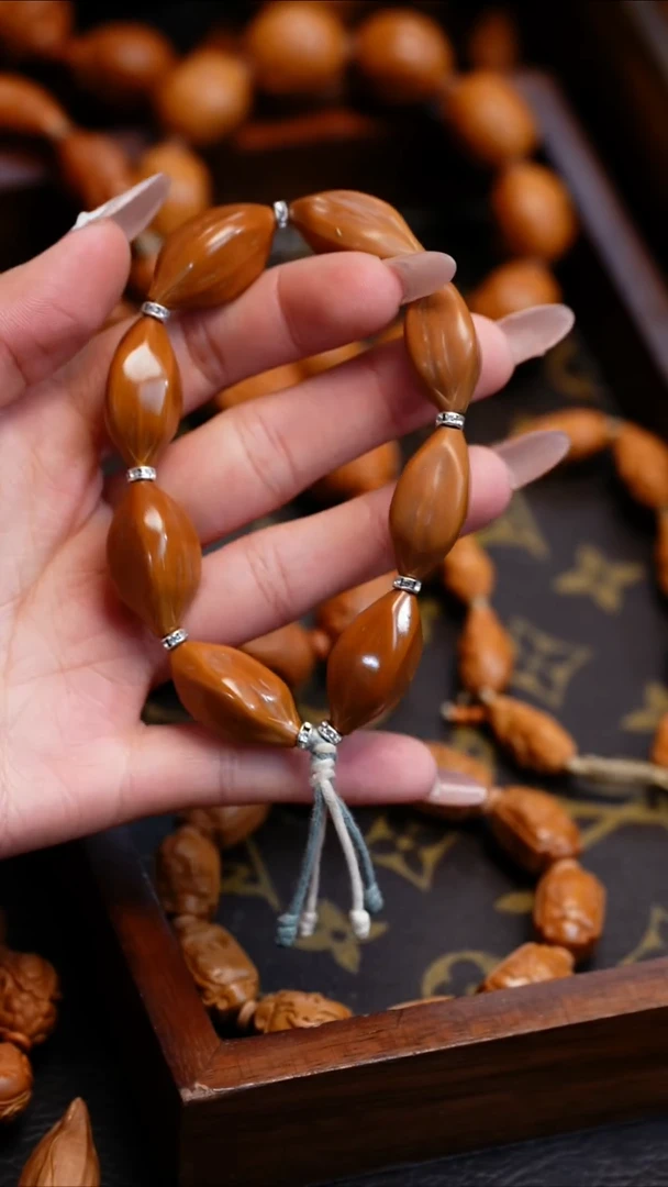 【闪购商品】橄榄核吊坠苏工橄榄核