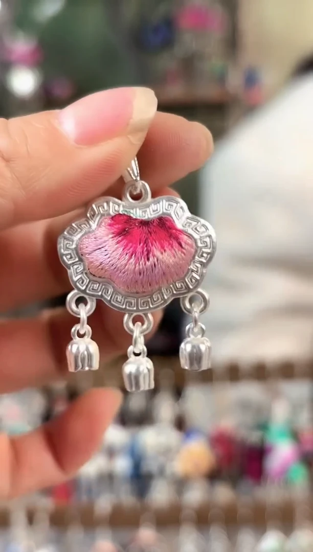 彩云南阁非遗老绣苗银饰品624