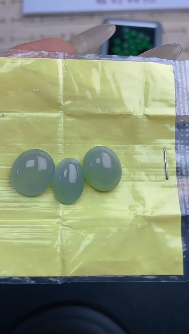 翡翠裸石天然翡翠蛋面65